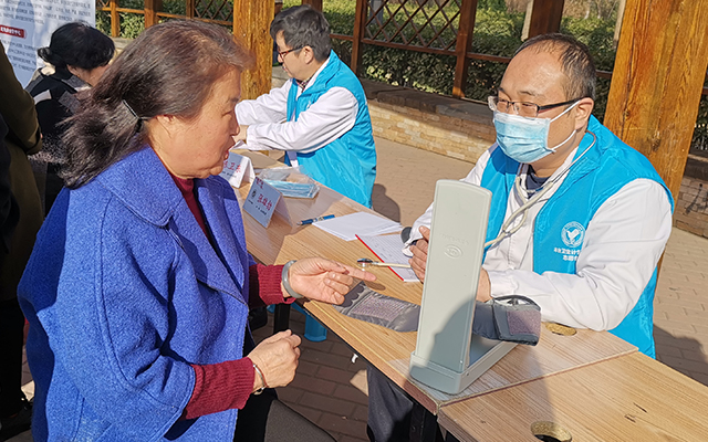 【学雷锋日】江南注册,江南(中国)举办“爱满京城，牵手智慧家医”志愿服务活动(图5)